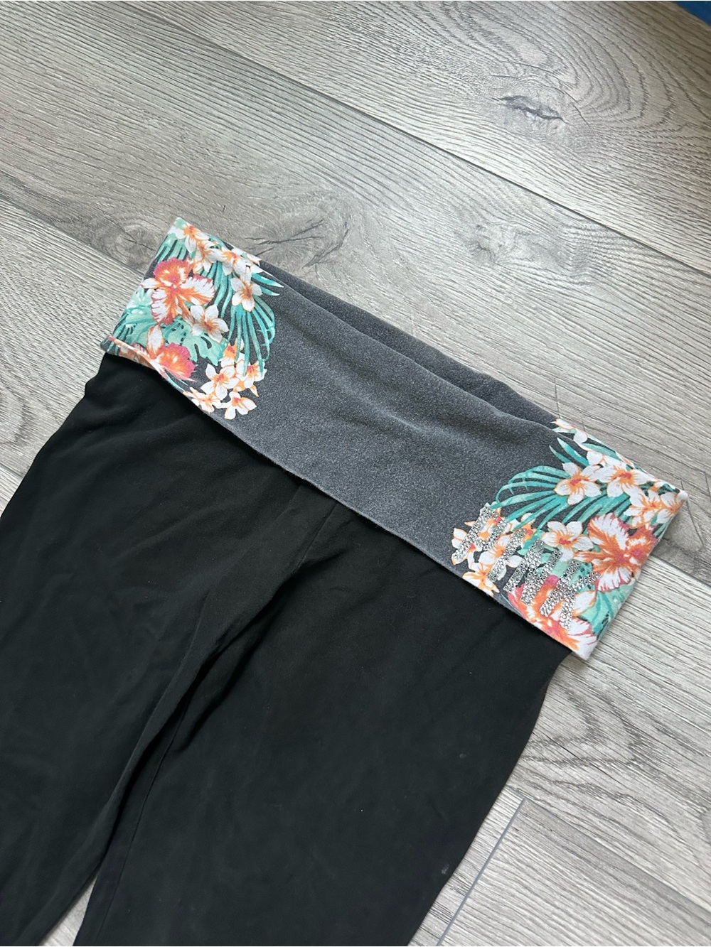 Victoria’s Secret Fold Over Leggings - Picture 3 of 6